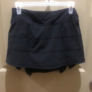 Lululemon barely worn pace rival skirt. Size 8 color black